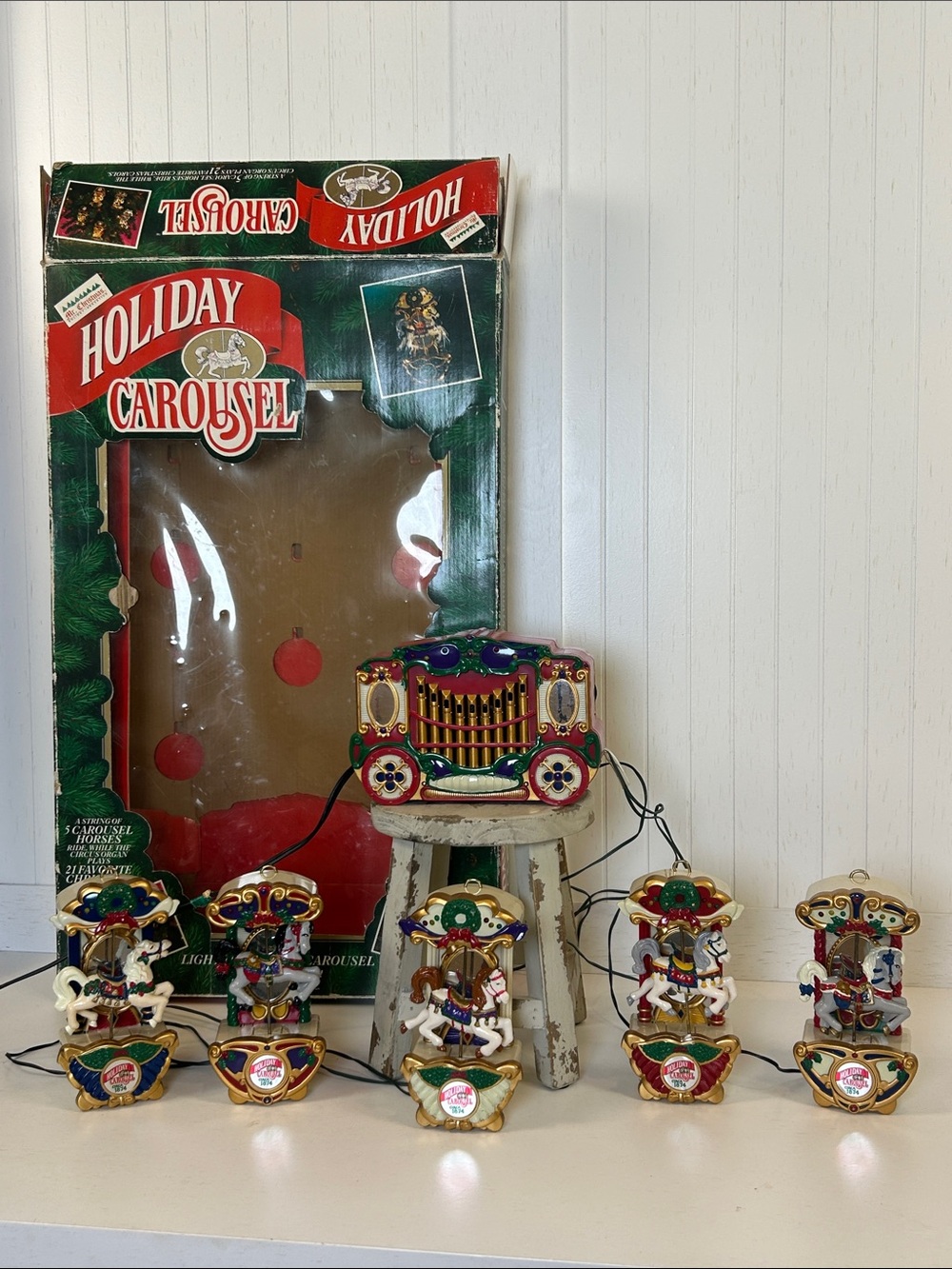 Mr Christmas 1992 Holiday Carousel Musical Lighted 6 Horses
